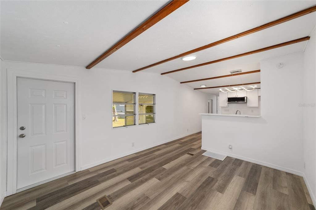 For Sale: $105,000 (2 beds, 2 baths, 684 Square Feet)