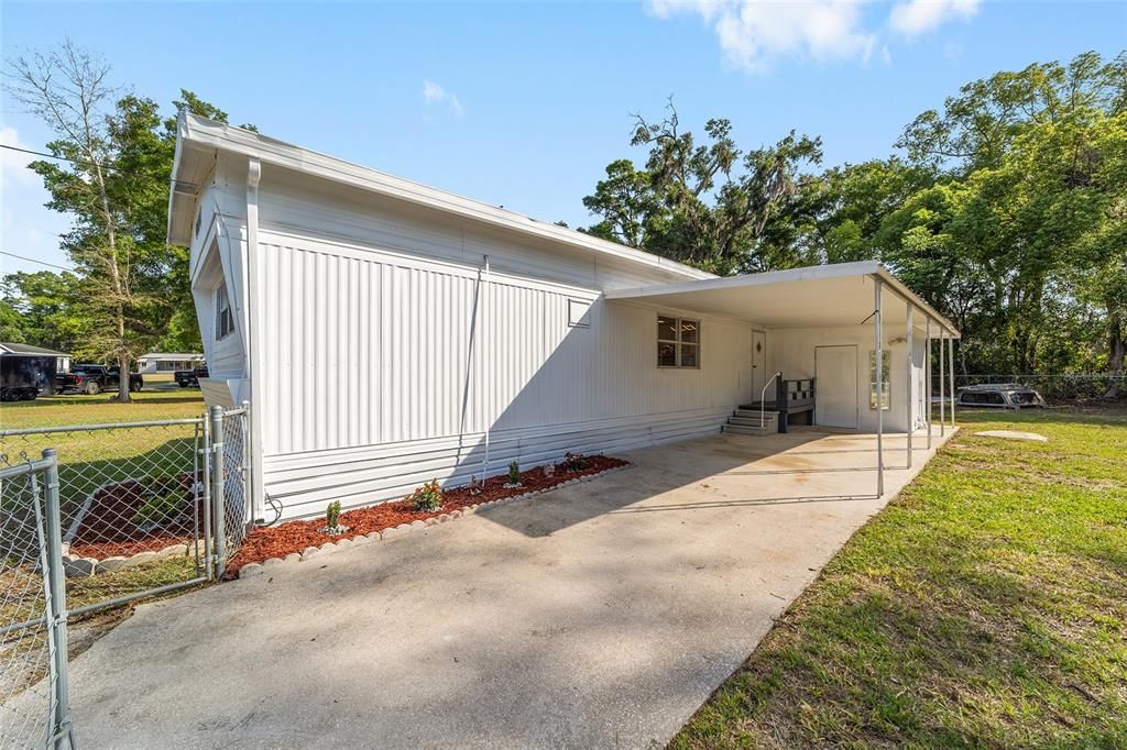 For Sale: $105,000 (2 beds, 2 baths, 684 Square Feet)