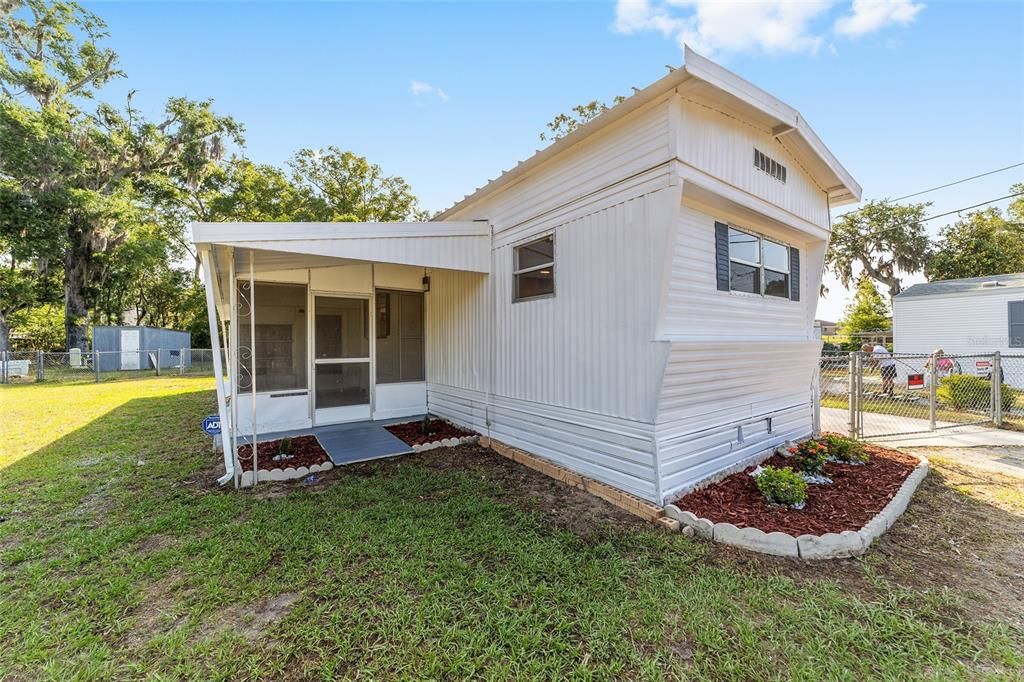 For Sale: $105,000 (2 beds, 2 baths, 684 Square Feet)