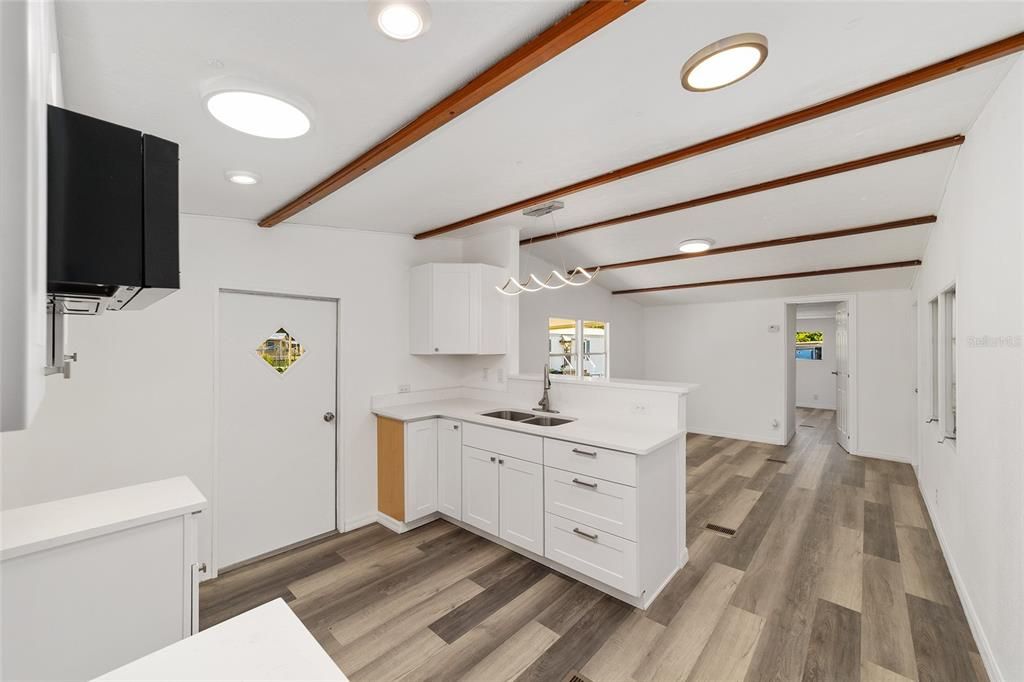 For Sale: $105,000 (2 beds, 2 baths, 684 Square Feet)