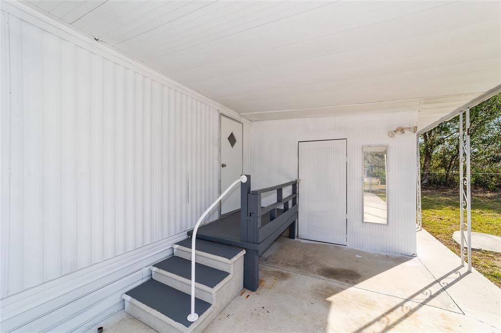 For Sale: $105,000 (2 beds, 2 baths, 684 Square Feet)