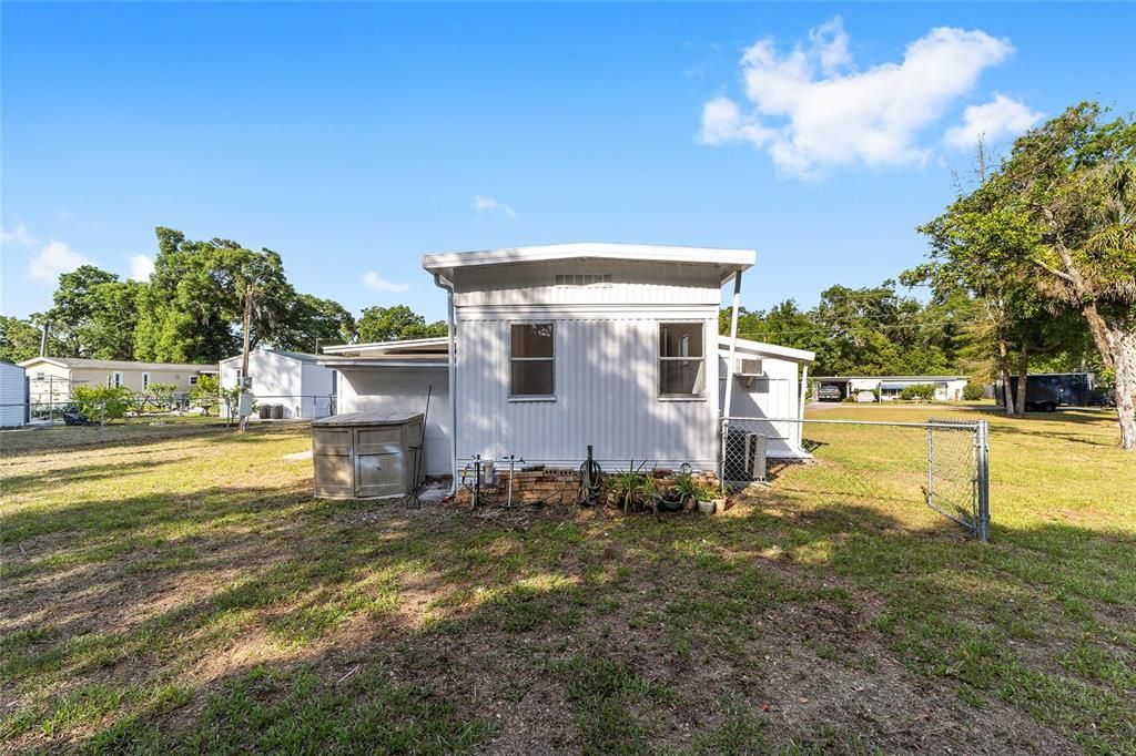 For Sale: $105,000 (2 beds, 2 baths, 684 Square Feet)