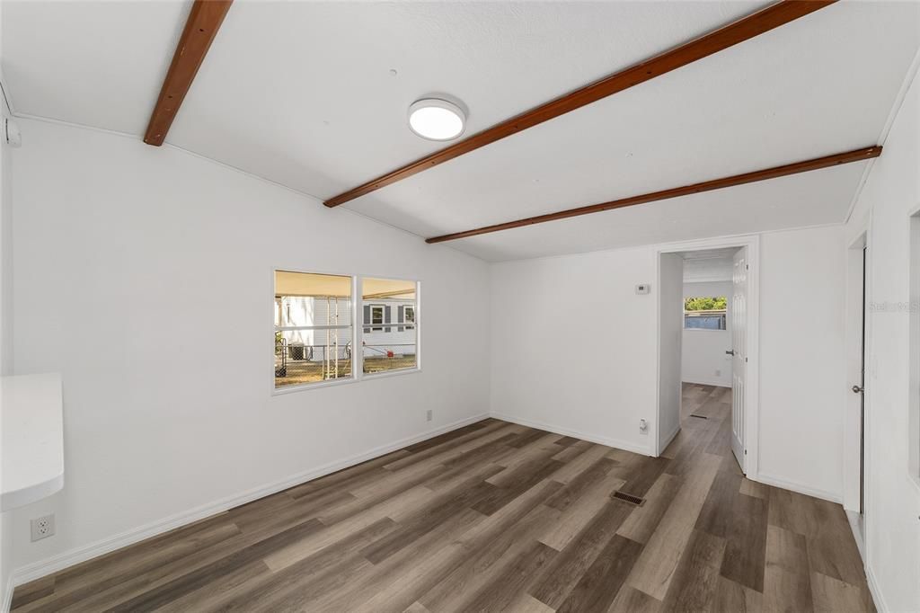 For Sale: $105,000 (2 beds, 2 baths, 684 Square Feet)