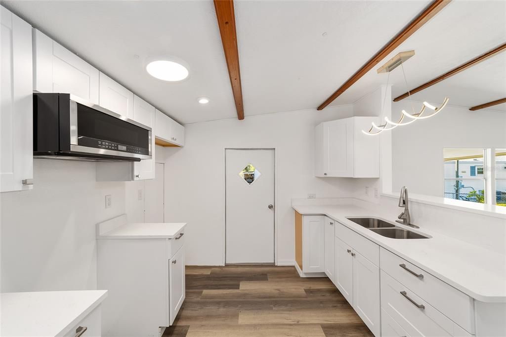 For Sale: $105,000 (2 beds, 2 baths, 684 Square Feet)