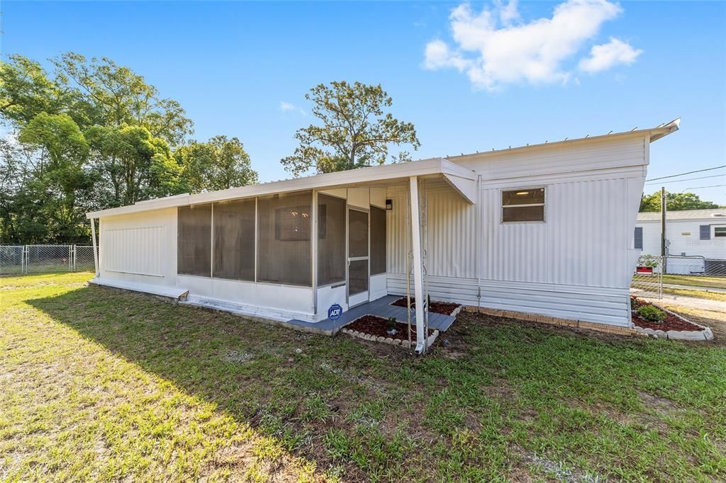 For Sale: $105,000 (2 beds, 2 baths, 684 Square Feet)