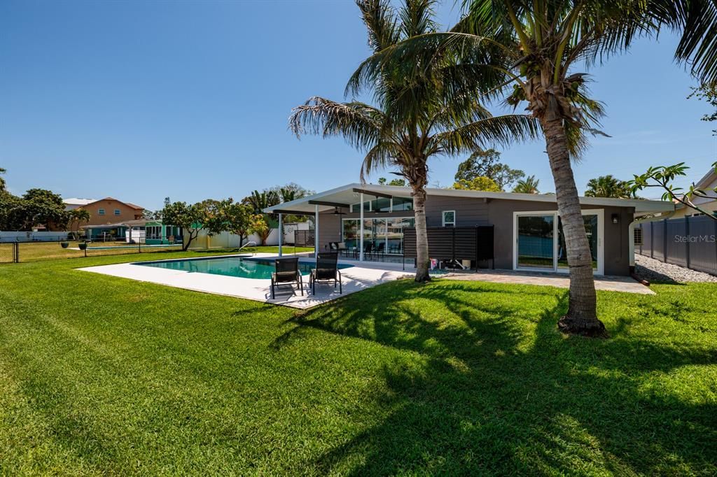 For Sale: $1,250,000 (3 beds, 2 baths, 2014 Square Feet)