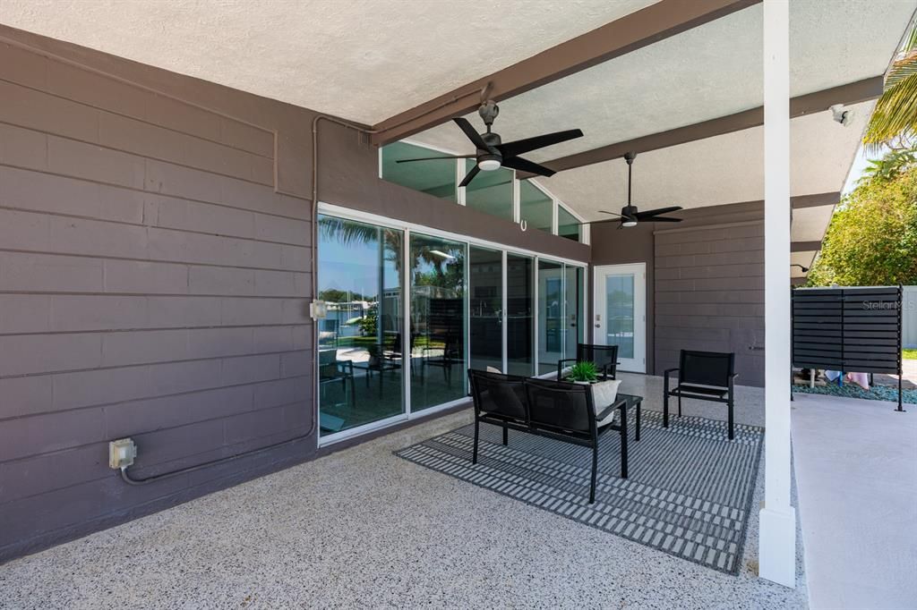 For Sale: $1,250,000 (3 beds, 2 baths, 2014 Square Feet)