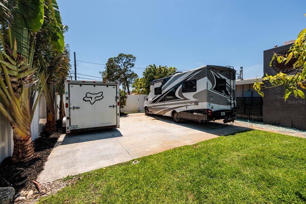 For Sale: $1,250,000 (3 beds, 2 baths, 2014 Square Feet)