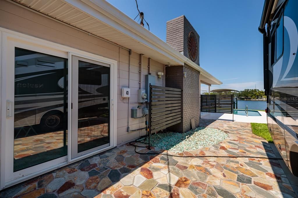 For Sale: $1,250,000 (3 beds, 2 baths, 2014 Square Feet)