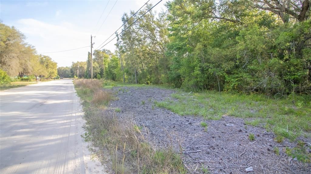 待售: $45,900 (1.10 acres)