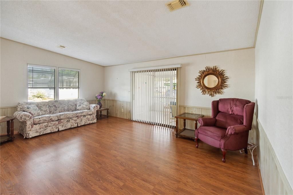 For Sale: $89,000 (2 beds, 2 baths, 1274 Square Feet)