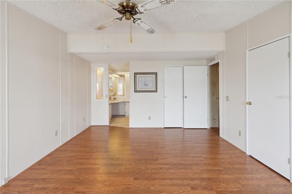 For Sale: $89,000 (2 beds, 2 baths, 1274 Square Feet)