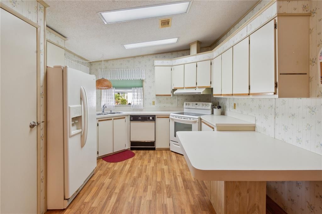 For Sale: $89,000 (2 beds, 2 baths, 1274 Square Feet)