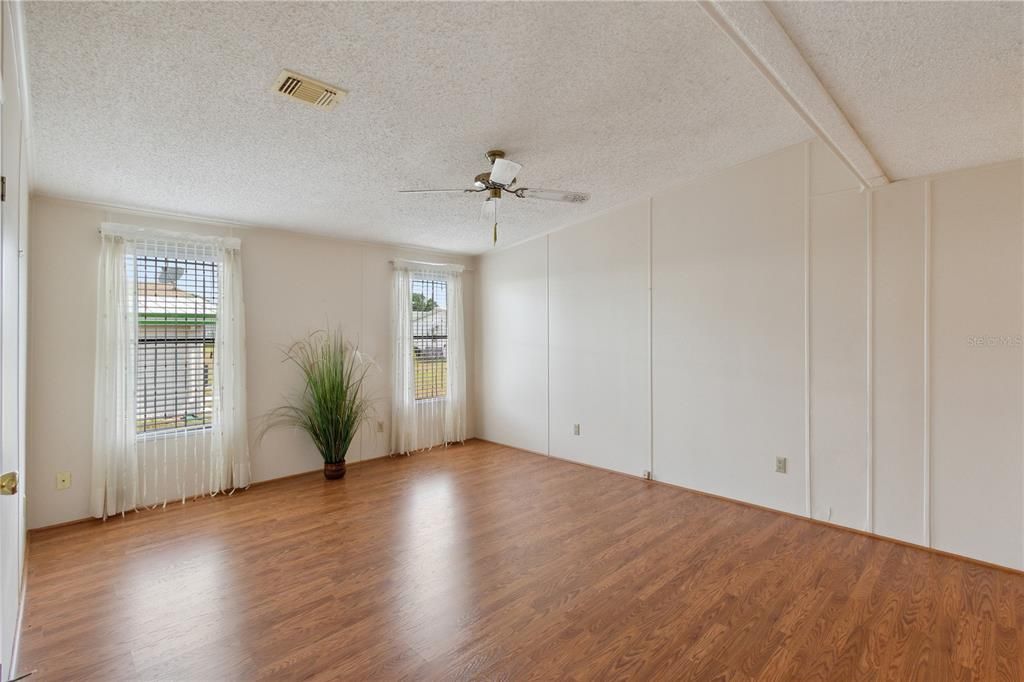 For Sale: $89,000 (2 beds, 2 baths, 1274 Square Feet)