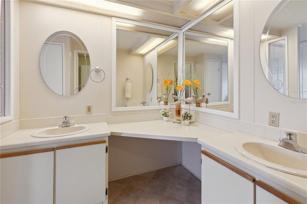 For Sale: $89,000 (2 beds, 2 baths, 1274 Square Feet)