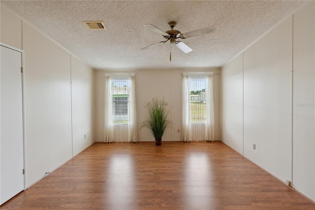 For Sale: $89,000 (2 beds, 2 baths, 1274 Square Feet)