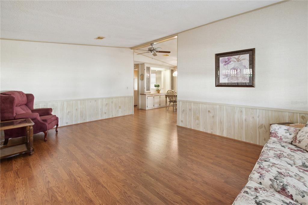 For Sale: $89,000 (2 beds, 2 baths, 1274 Square Feet)