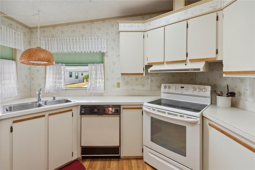 For Sale: $89,000 (2 beds, 2 baths, 1274 Square Feet)