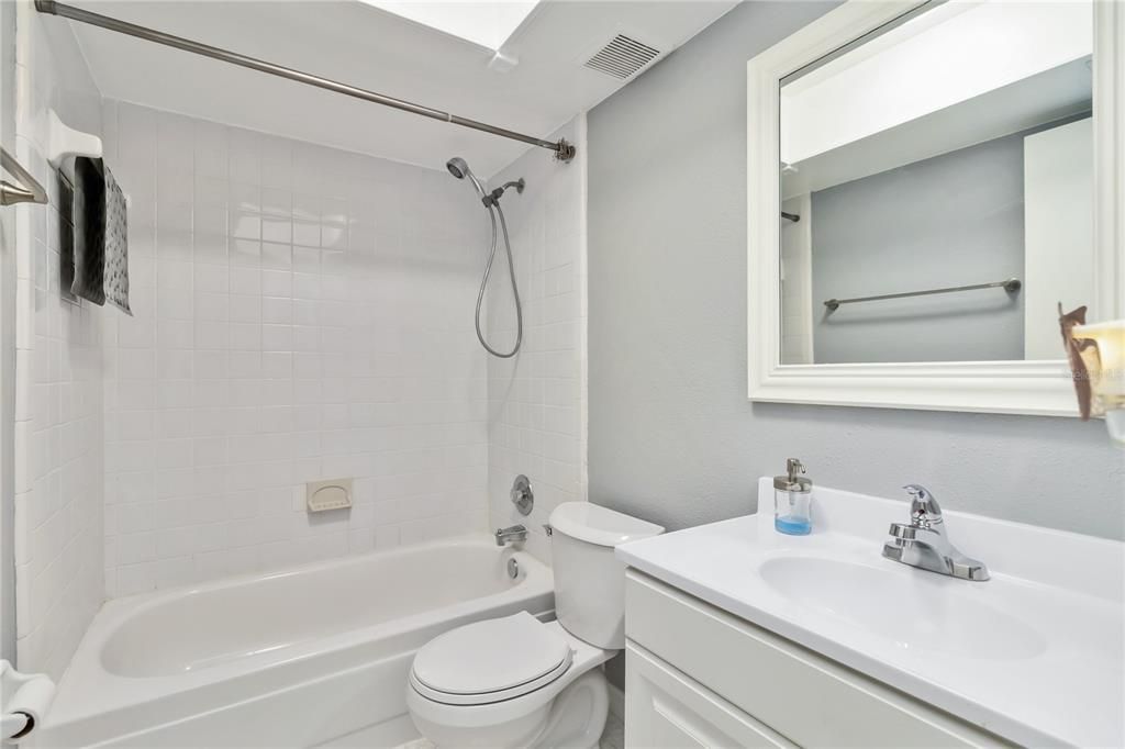 For Sale: $170,000 (2 beds, 2 baths, 967 Square Feet)