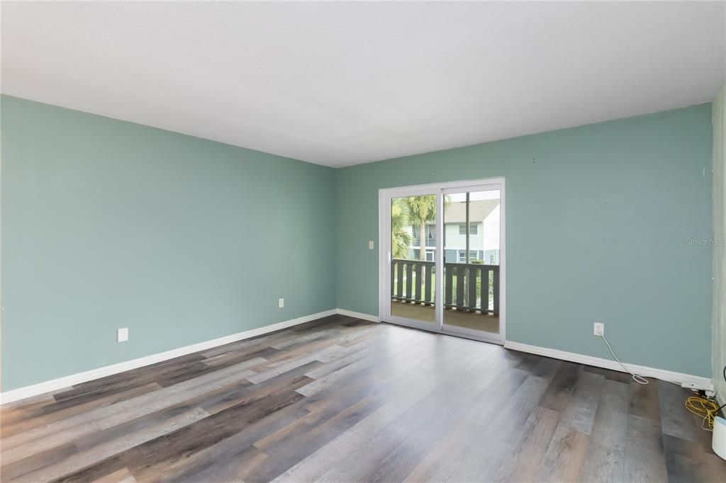 For Sale: $170,000 (2 beds, 2 baths, 967 Square Feet)