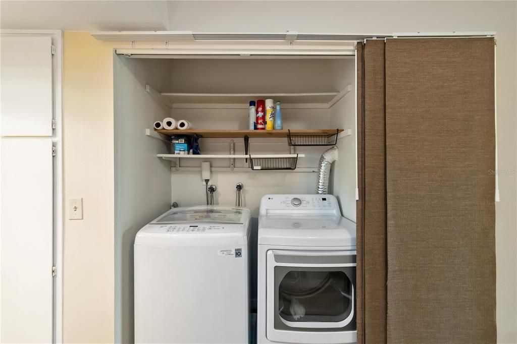 For Sale: $170,000 (2 beds, 2 baths, 967 Square Feet)