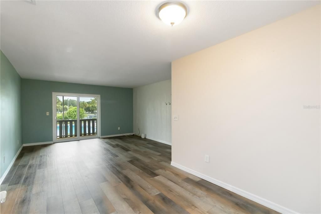 For Sale: $170,000 (2 beds, 2 baths, 967 Square Feet)