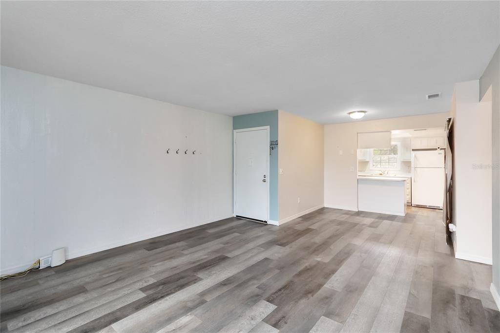 For Sale: $170,000 (2 beds, 2 baths, 967 Square Feet)