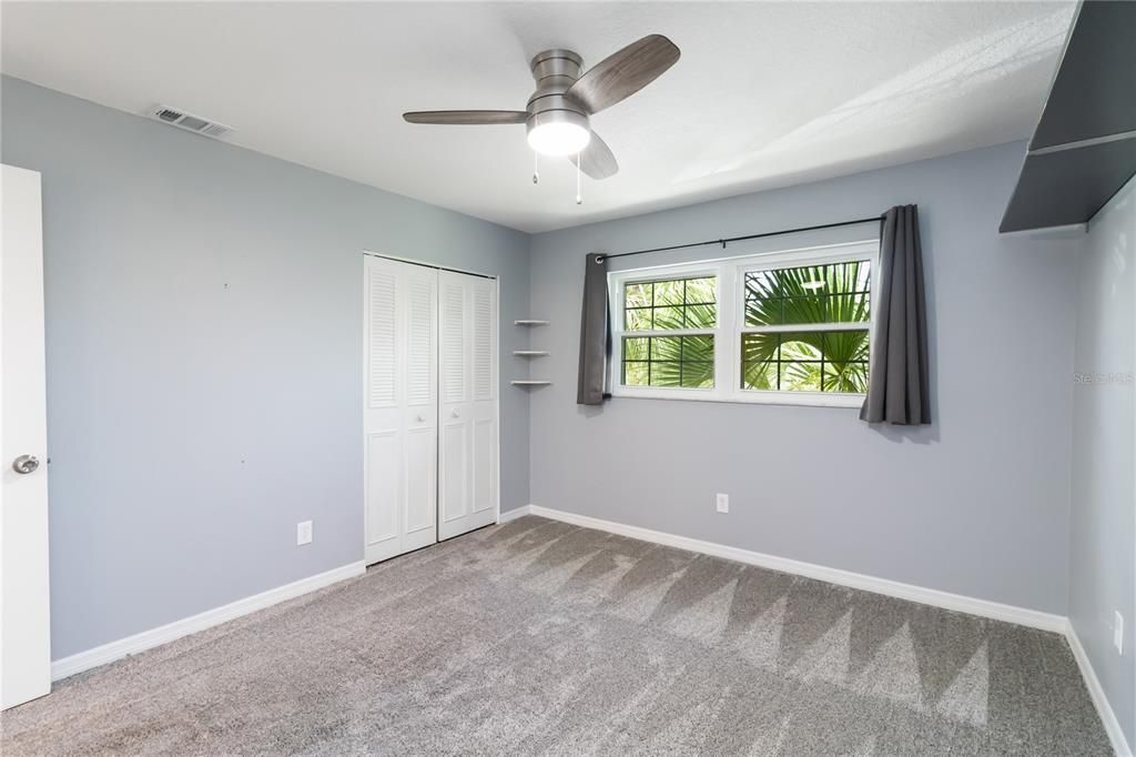 For Sale: $170,000 (2 beds, 2 baths, 967 Square Feet)