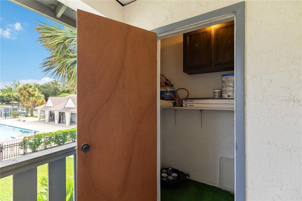 For Sale: $170,000 (2 beds, 2 baths, 967 Square Feet)