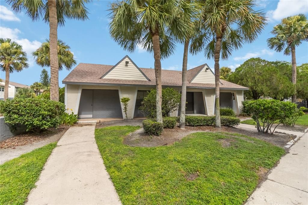 For Sale: $170,000 (2 beds, 2 baths, 967 Square Feet)