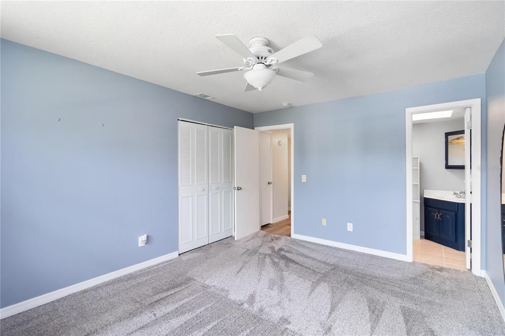 For Sale: $170,000 (2 beds, 2 baths, 967 Square Feet)