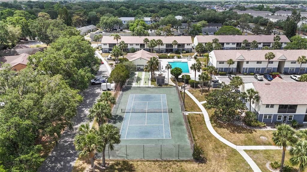 For Sale: $170,000 (2 beds, 2 baths, 967 Square Feet)