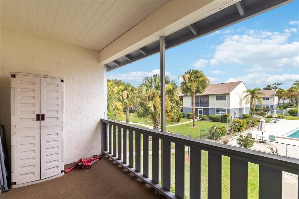 For Sale: $170,000 (2 beds, 2 baths, 967 Square Feet)