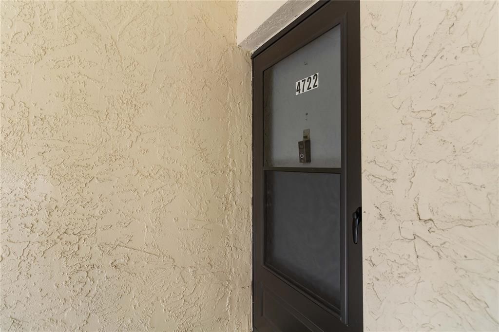 For Sale: $170,000 (2 beds, 2 baths, 967 Square Feet)