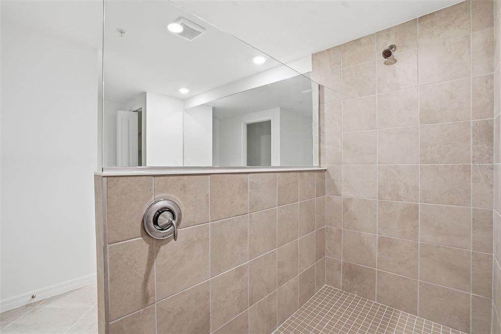 Active With Contract: $378,000 (3 beds, 2 baths, 1741 Square Feet)