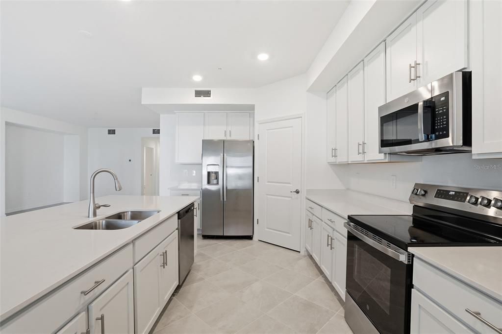 Active With Contract: $378,000 (3 beds, 2 baths, 1741 Square Feet)