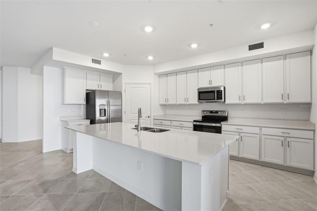 Active With Contract: $378,000 (3 beds, 2 baths, 1741 Square Feet)