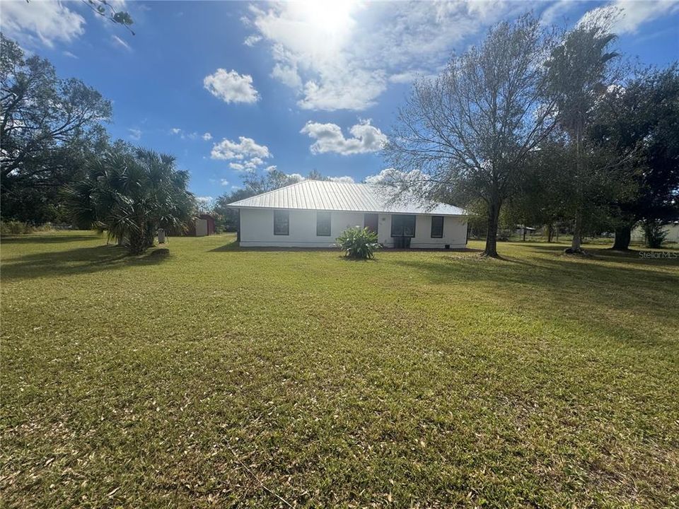 For Sale: $450,000 (5 beds, 2 baths, 1881 Square Feet)