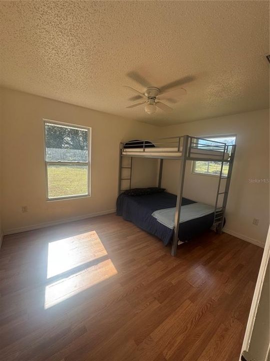 For Sale: $450,000 (5 beds, 2 baths, 1881 Square Feet)