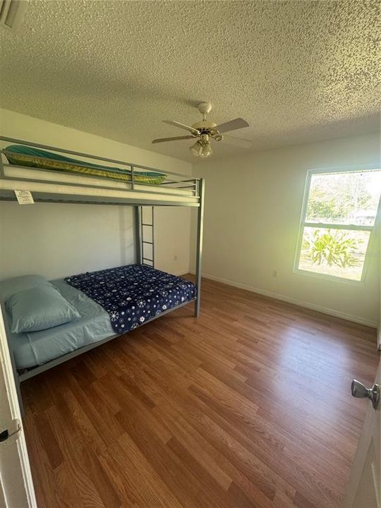 For Sale: $450,000 (5 beds, 2 baths, 1881 Square Feet)