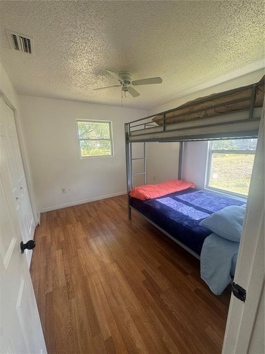 For Sale: $450,000 (5 beds, 2 baths, 1881 Square Feet)