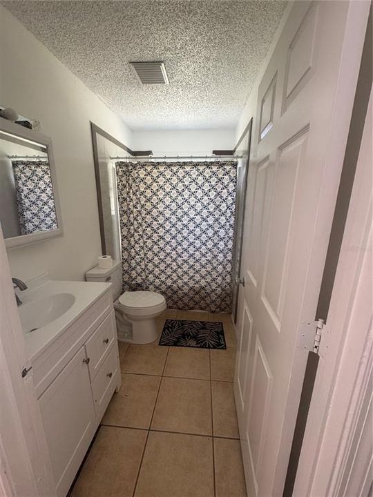 For Sale: $450,000 (5 beds, 2 baths, 1881 Square Feet)