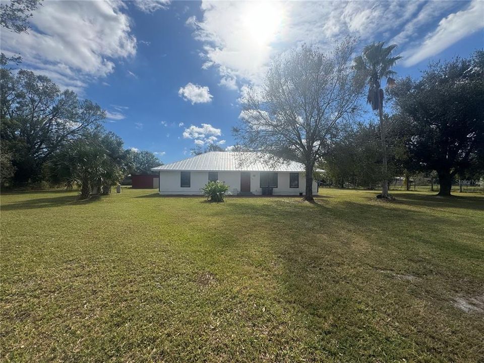 For Sale: $450,000 (5 beds, 2 baths, 1881 Square Feet)