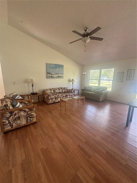 For Sale: $450,000 (5 beds, 2 baths, 1881 Square Feet)