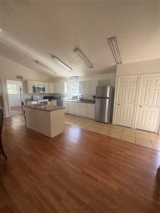 For Sale: $450,000 (5 beds, 2 baths, 1881 Square Feet)