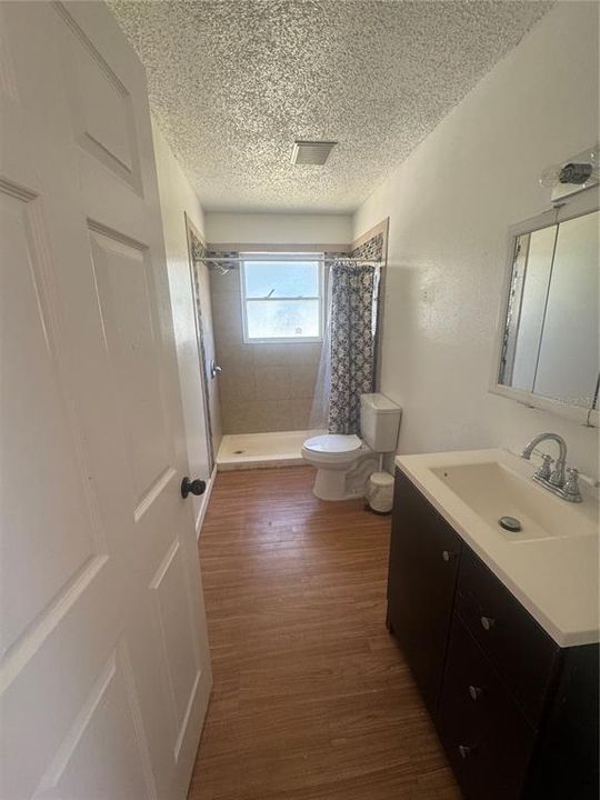 For Sale: $450,000 (5 beds, 2 baths, 1881 Square Feet)