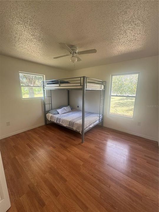 For Sale: $450,000 (5 beds, 2 baths, 1881 Square Feet)