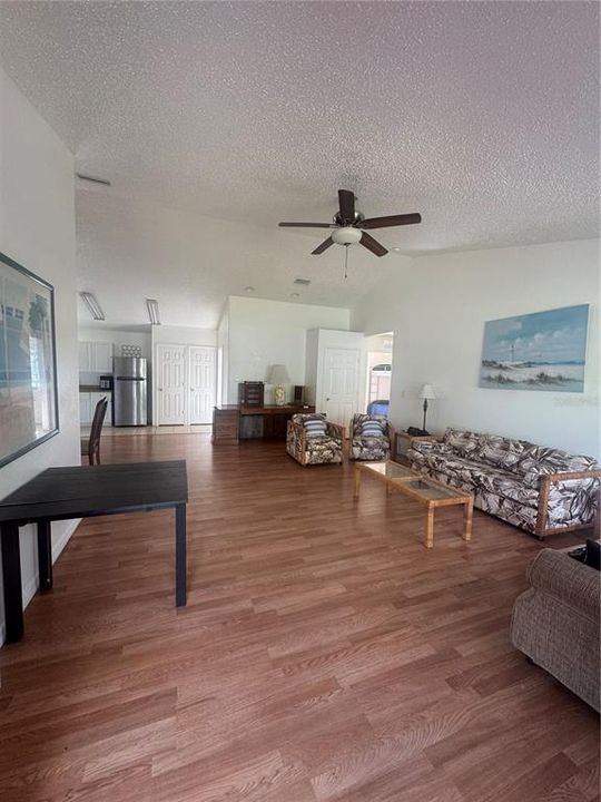 For Sale: $450,000 (5 beds, 2 baths, 1881 Square Feet)