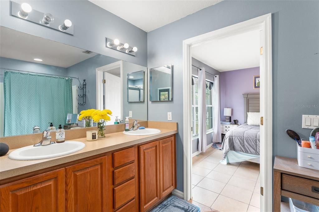 For Sale: $315,000 (3 beds, 2 baths, 1352 Square Feet)