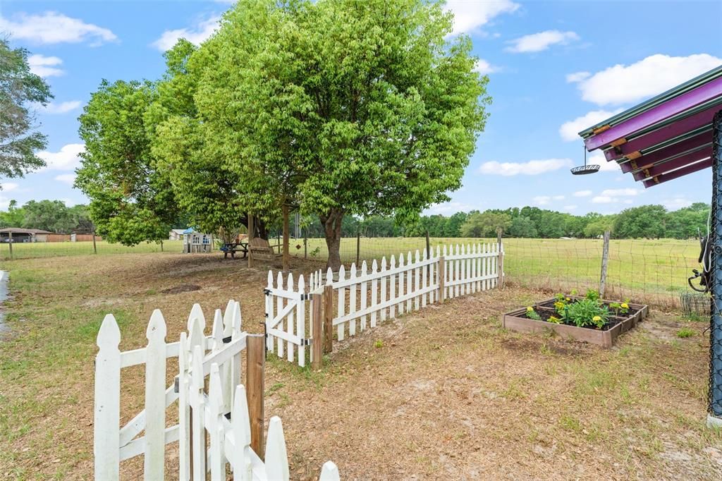 For Sale: $315,000 (3 beds, 2 baths, 1352 Square Feet)